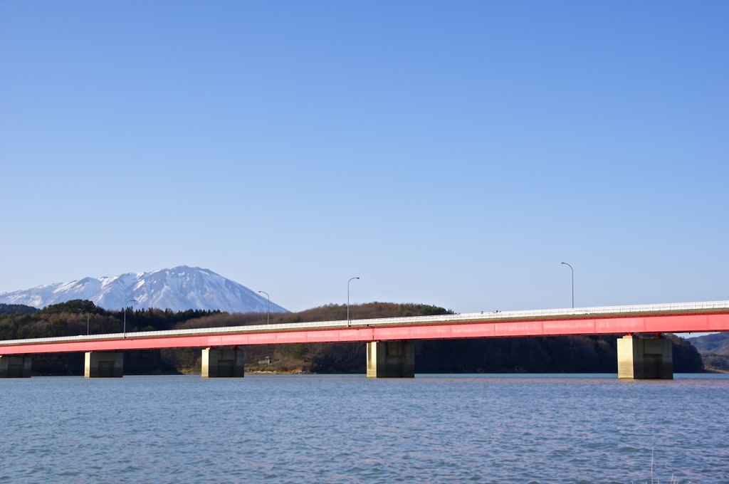 御所湖から岩手山