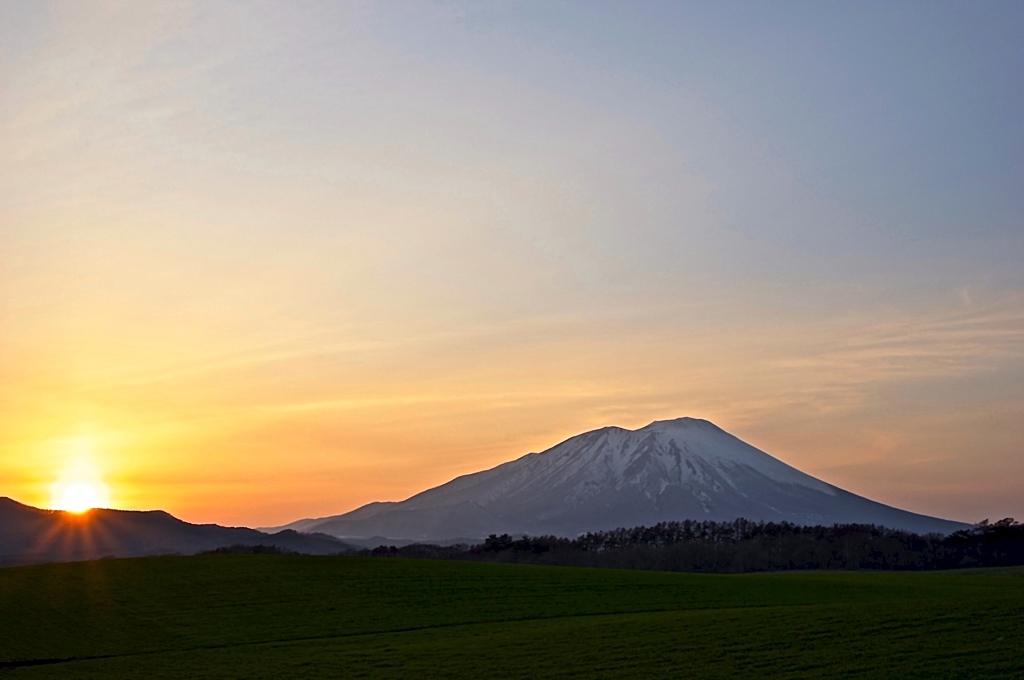 夕焼けの岩手山