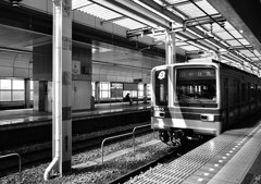 隣駅へ