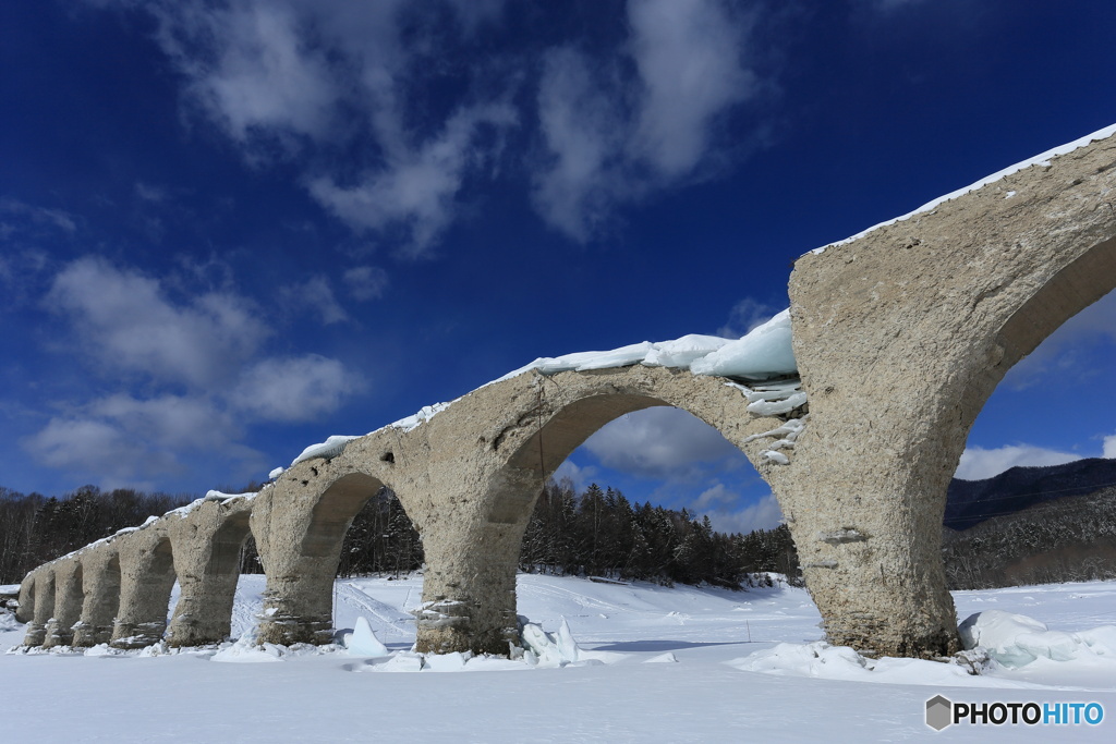 冬晴れのアーチ橋