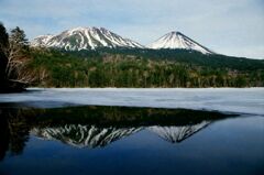 早春の湖