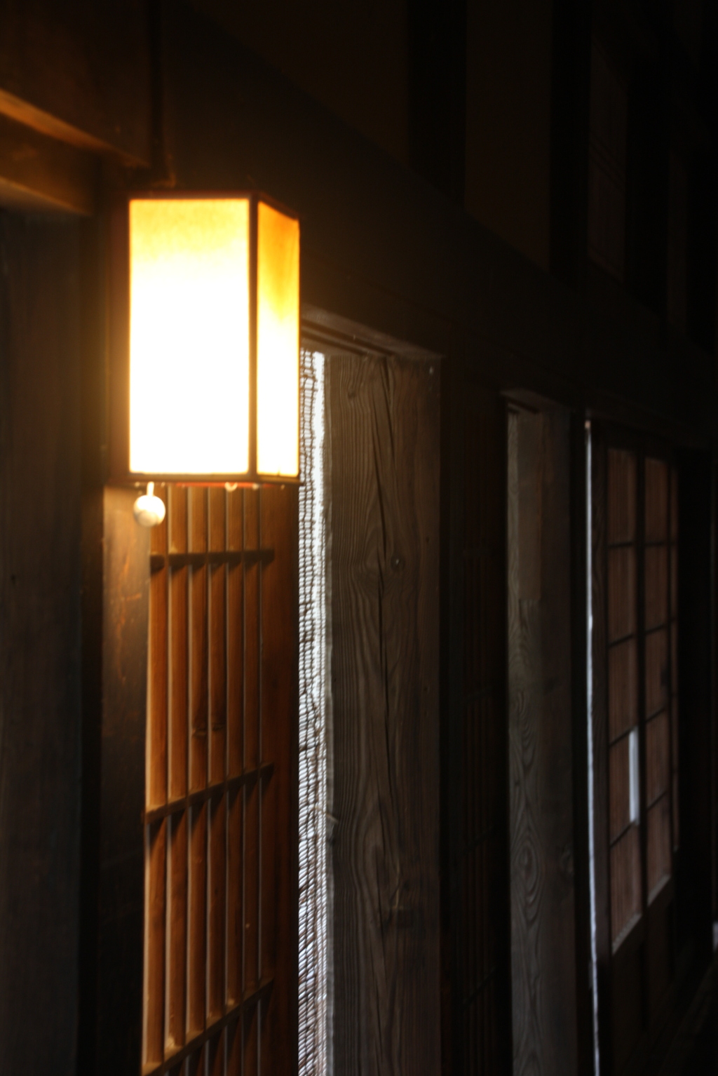 静かなお寺の陽