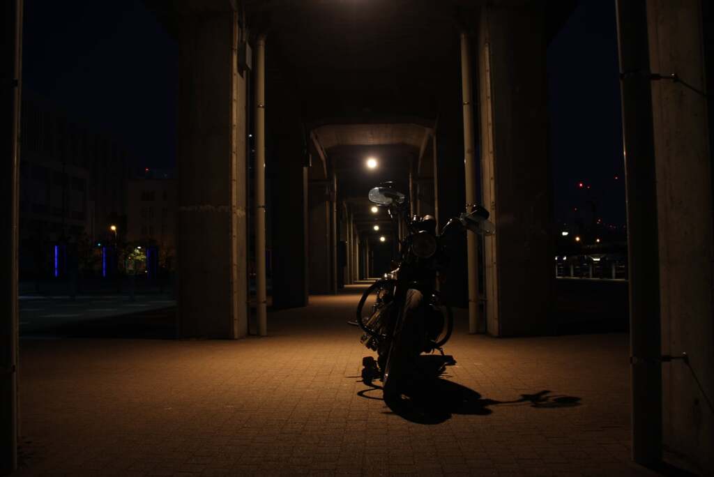 バイク：夜明け待ちの一枚
