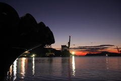 タグボート、日の出待ち タグボート、日の出待ち