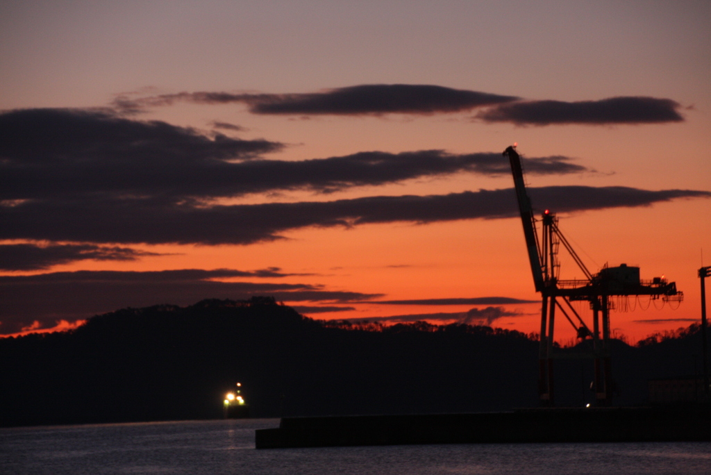 港の夜明け