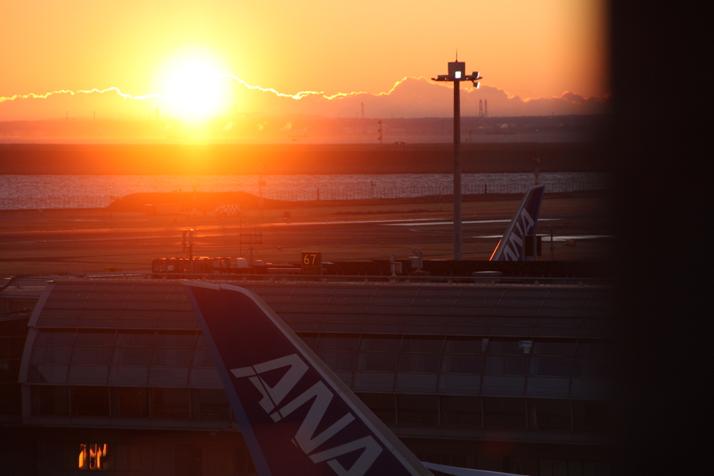 空港の朝-1