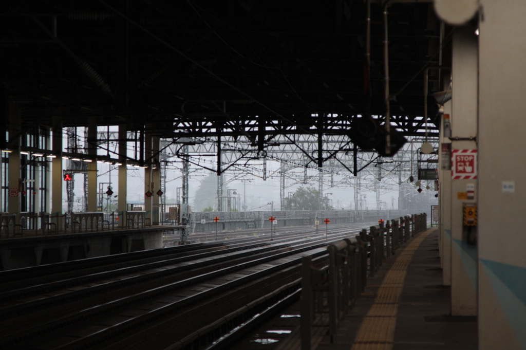 雨・駅