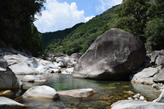 魚飛渓坊主石より