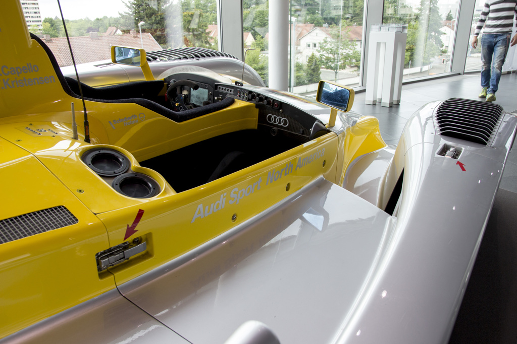 [Audi 99] Audi R8 ALMS 2002