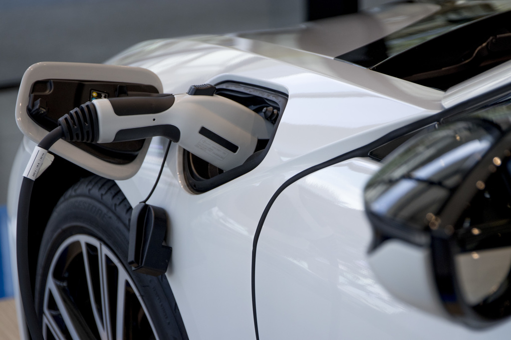 BMW i8 (I12, B38K15A) | 04