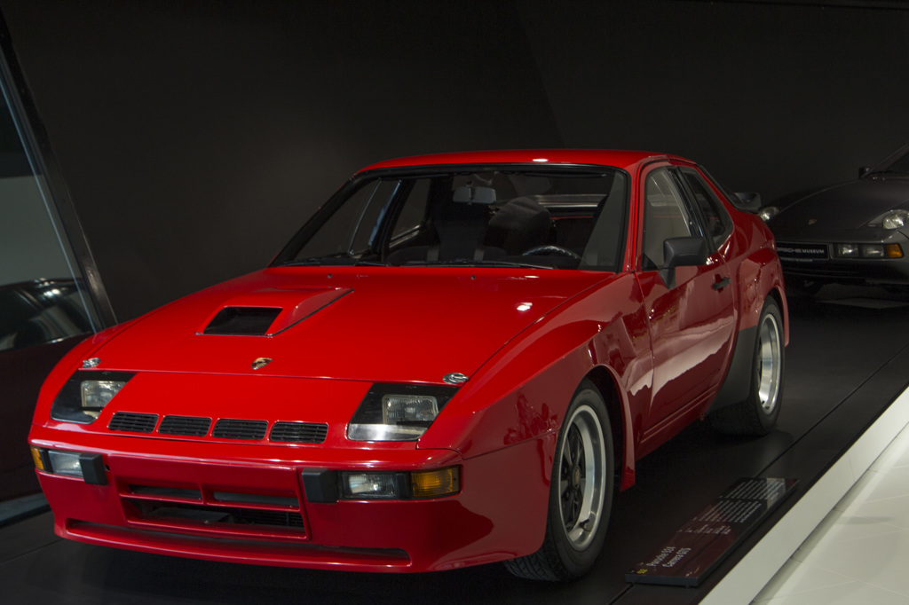 Porsche 924 Carrera GTS, 1