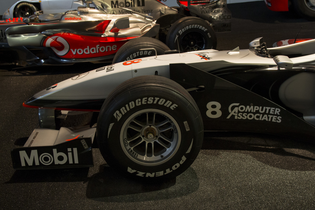 [Mercedes 89] McLaren MP4-13 1998