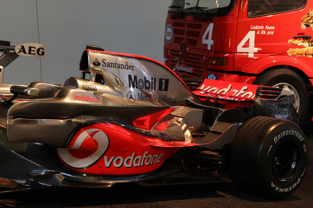 [Mercedes 64] McLaren MP4-23 2008