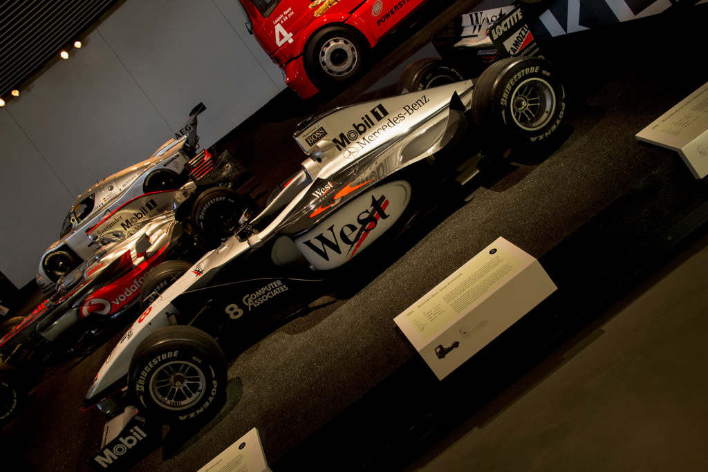 [Mercedes 83] McLaren MP4-13 1998