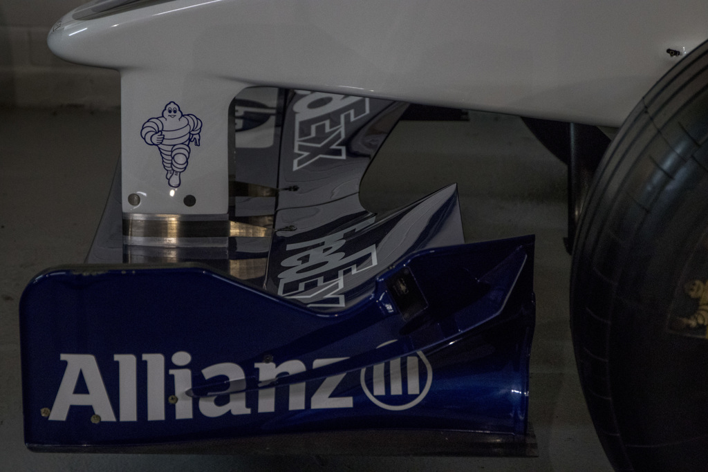 Williams BMW FW24 2002 | 01