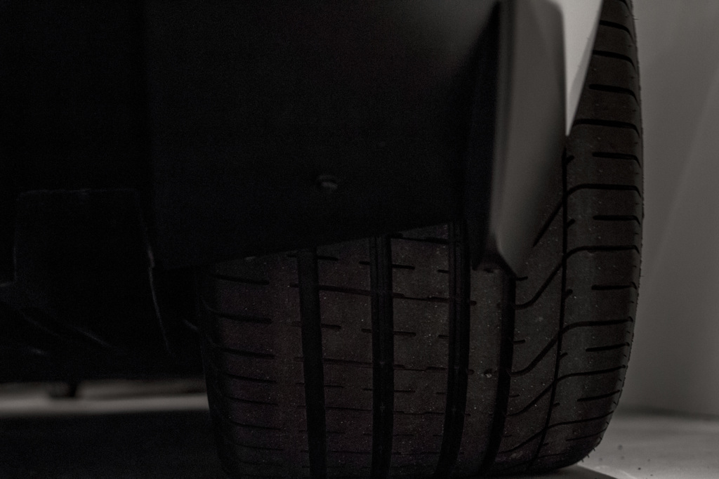 Lamborgini Aventador LP700-4 Pirelli 12
