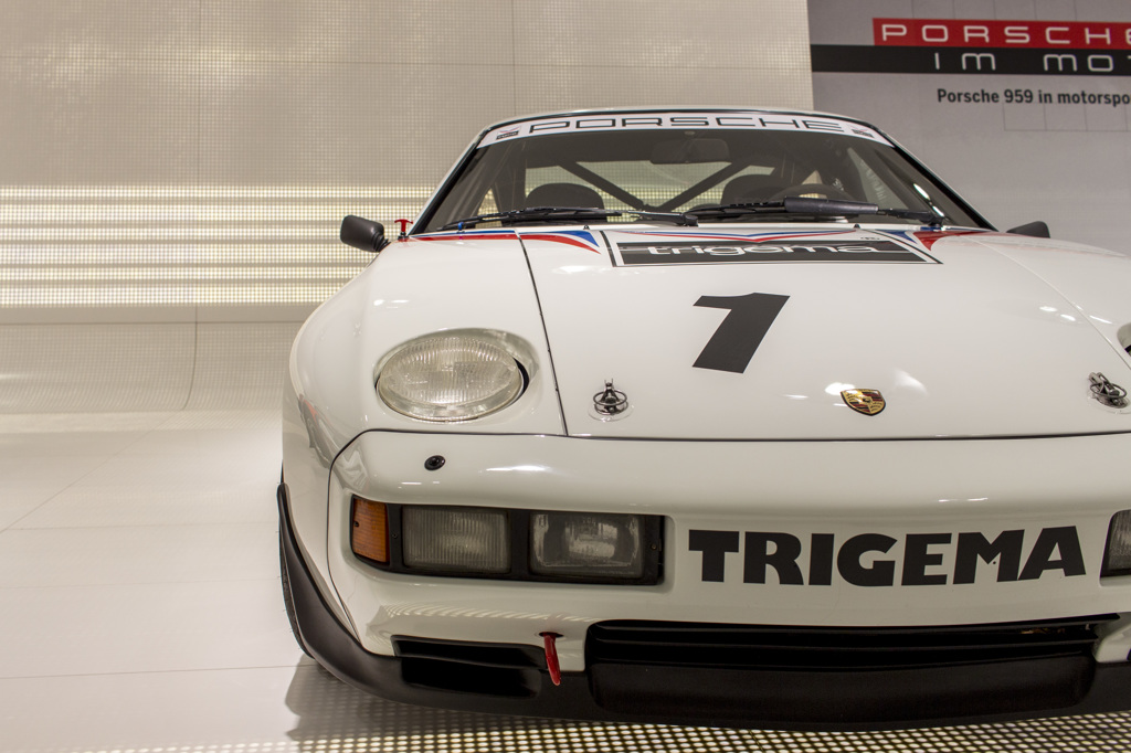 Porsche 928 S Trigema, 1