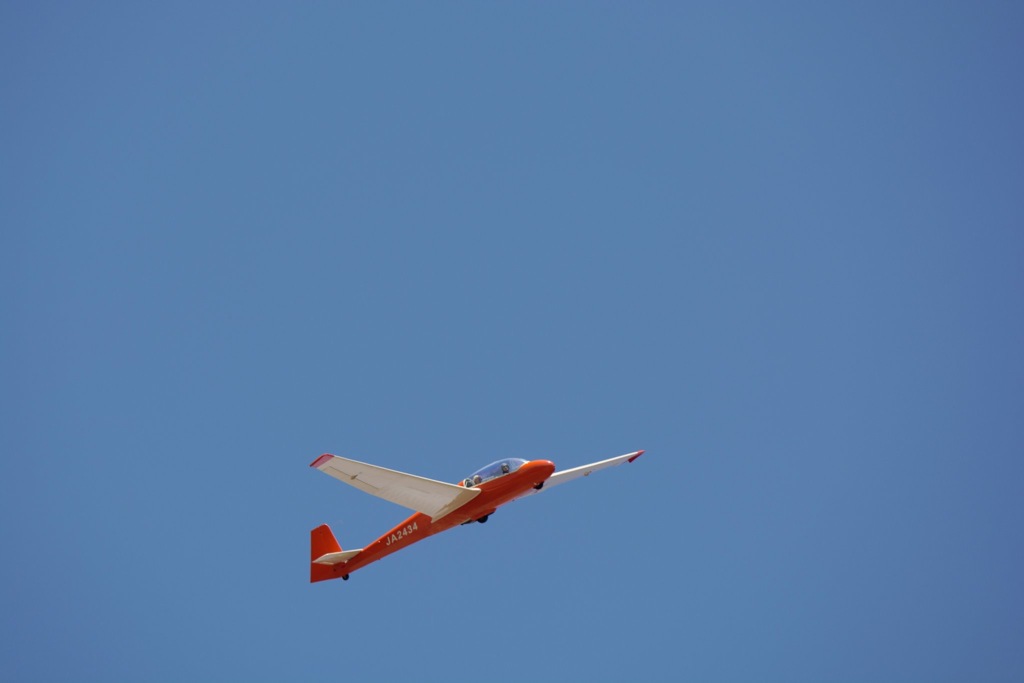 快晴の中の飛行機