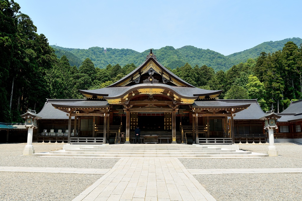 弥彦神社