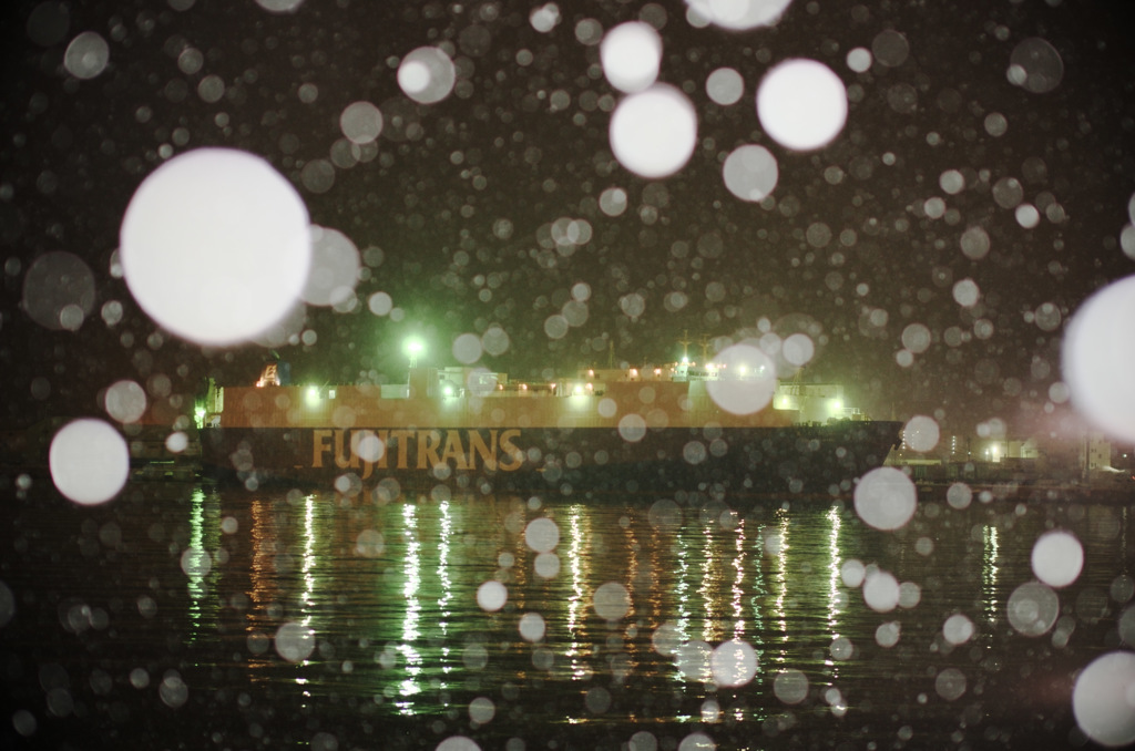 雪降る港
