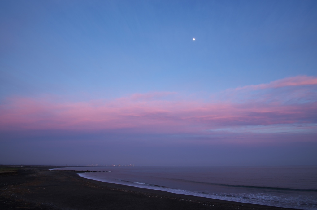 夕暮れの月