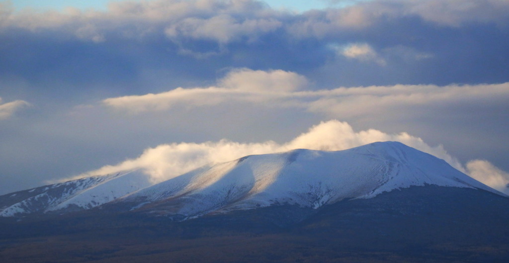 煙る雪山