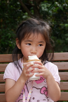 アイスクリームを食べる@井の頭動物園
