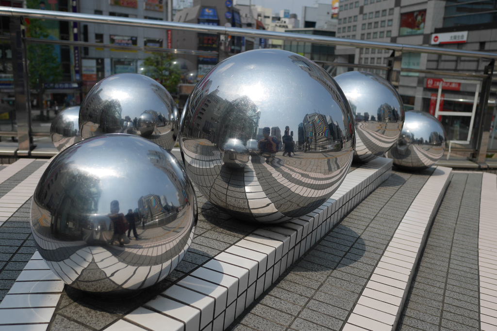 銀色のオブジェ