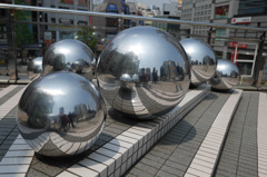 銀色のオブジェ