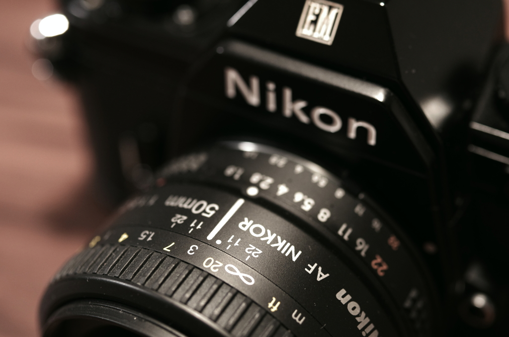 NIKON EM