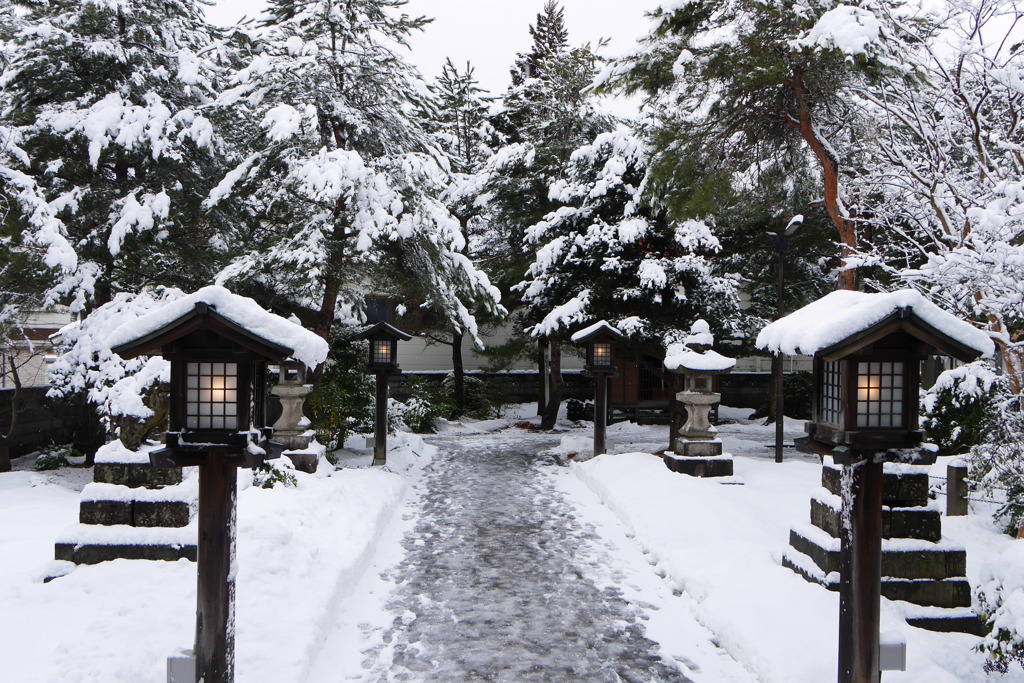 雪の境内