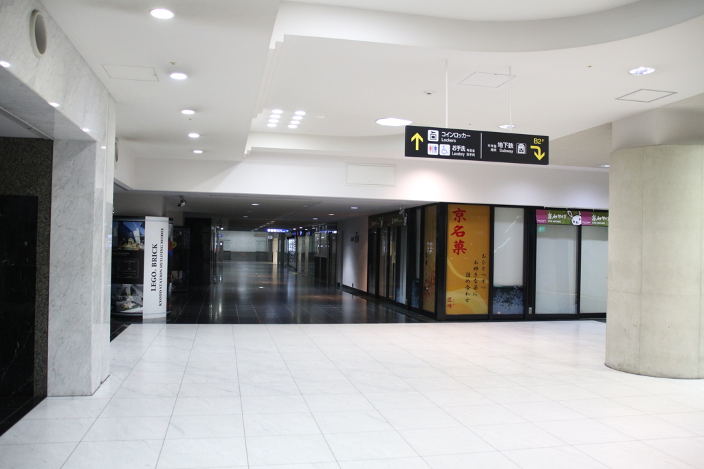 早朝の京都駅2