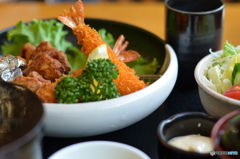 唐揚げと海老フライ定食