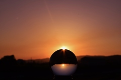 水晶玉と夕景