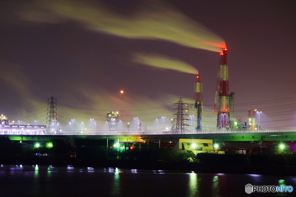 夜の工業地帯