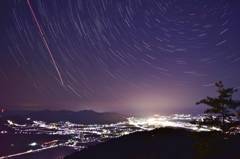 亀岡市の夜景と流れる星