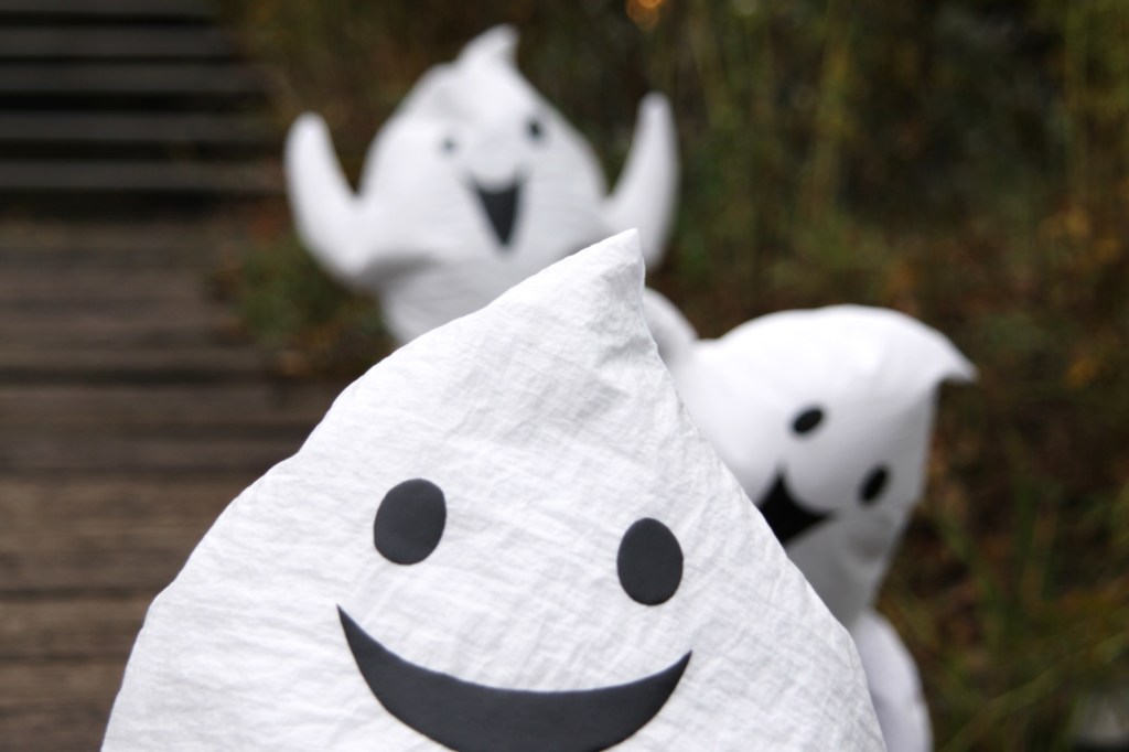 Dancing Ghost