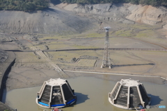 水を抜かれて空っぽの城山湖44