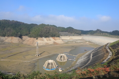 水を抜かれて空っぽの城山湖20