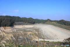 水を抜かれて空っぽの城山湖36