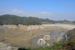 水を抜かれて空っぽの城山湖22