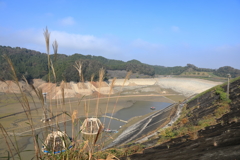 水を抜かれて空っぽの城山湖26