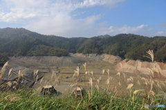 水を抜かれて空っぽの城山湖35