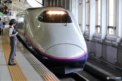 新幹線と駅員さん