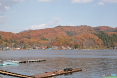 紅葉と湖