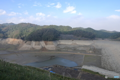 水を抜かれて空っぽの城山湖7