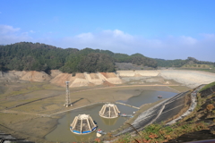 水を抜かれて空っぽの城山湖18