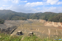 水を抜かれて空っぽの城山湖4