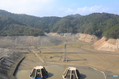 水を抜かれて空っぽの城山湖32