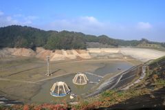 水を抜かれて空っぽの城山湖17